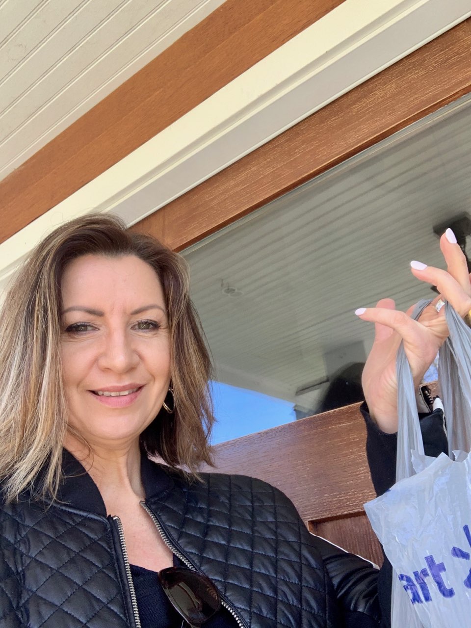 South Surrey Woman Creates Group to Deliver Goods, Counselling, to People Isolated by COVID-19