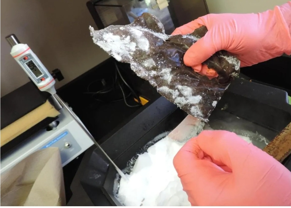 Guy Makes Knife Out Of His Own Poo! Wtf?!