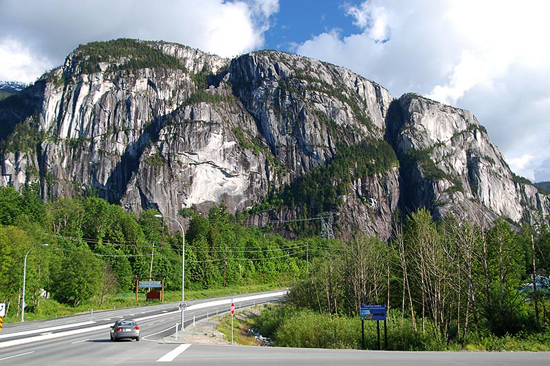 ROCK CLIMBING CLOSED AT STAWAMUS CHIEF