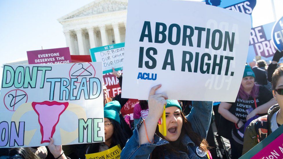 Protests in US after leaked draft opinion to overturn Roe v Wade